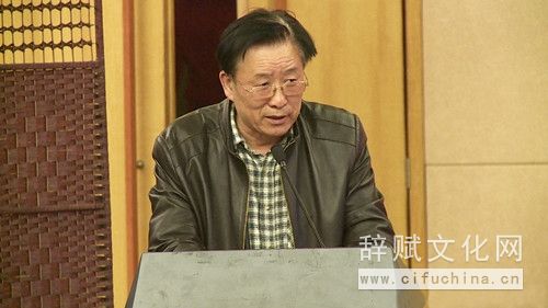 16、陕西诗词学会常务副会长兼秘书长、陕西散曲学会会长徐耿华代表陕西诗词学会宣读贺信.jpg